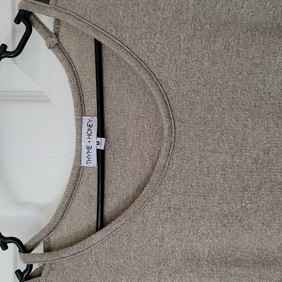 Thyme & Honey Medium open shoulder oversized sweater - Picture 2 of 5